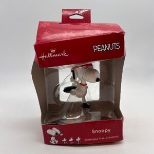 Hallmark Peanuts Snoopy Ice Skating Holiday Christmas Ornament
